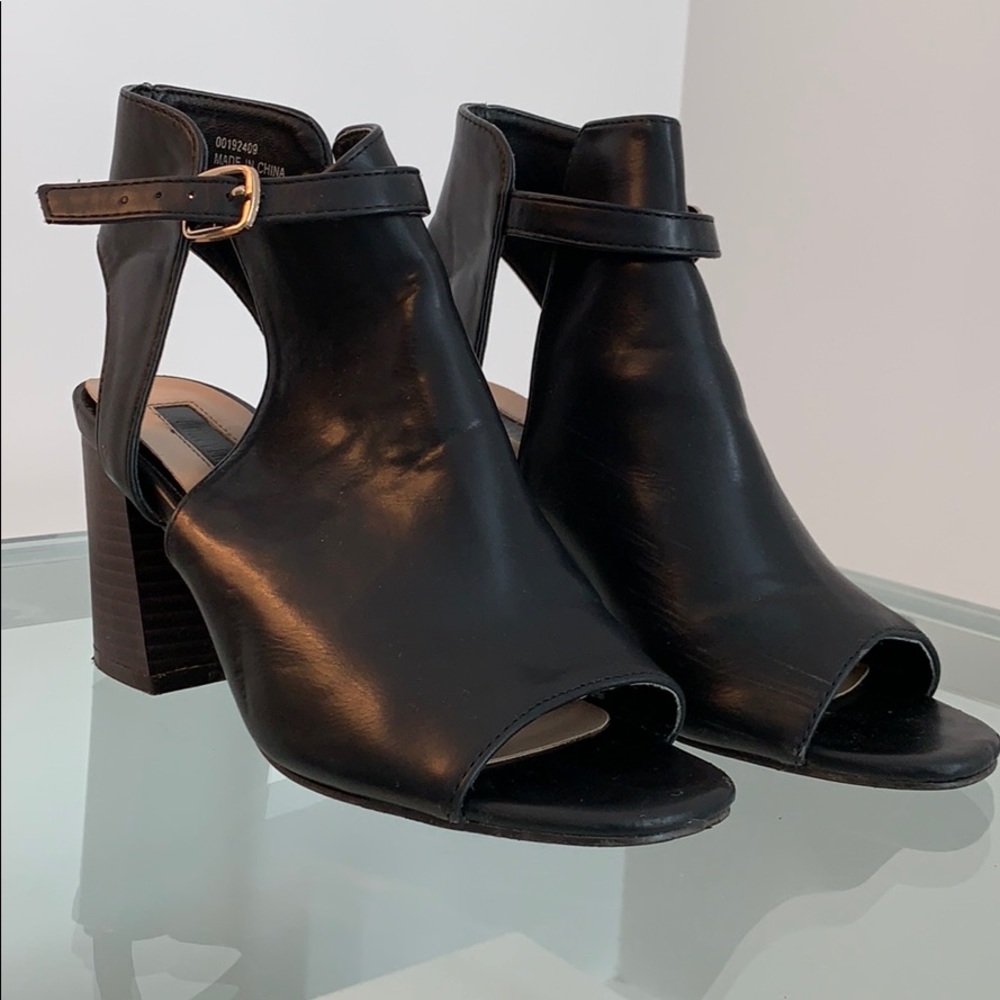 Open toe cutout booties